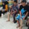 PEDULI : Petugas Bazans Kabupaten Sukabumi, saat foto bersama mustahik usai memberikan bantuan kaki palsu.