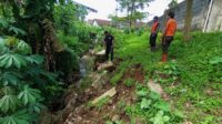 Ketika Tembok Penahan Tanah Ambruk, Anak Sungai Tertutup Material