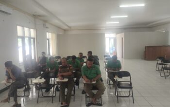 Suasana pengajian rutin setiap Jumat di Kantor Satpol PP Kabupaten Sukabumi, menjadi ruang refleksi spiritual bagi para aparatur