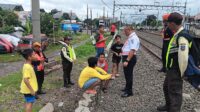 Bahaya Ngabuburit di Rel, Larang Aktivitas di Jalur Kereta