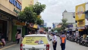 Berburu Takjil, Dishub Turun Tangan Kendalikan Arus Kendaraan