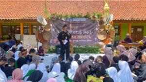 Poé Basa Indung di SDN Model: Merajut Kasundaan Sejak Dini