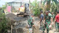 Gotong Royong TNI dan Warga Parakanlima