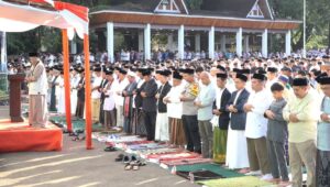 Ribuan Warga Padati Alun-alun Palabuhanratu, Idulfitri Jadi Titik Awal Pembangunan
