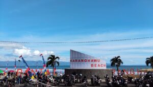 Area Parkir Karanghawu Penuh, Wisatawan Padati Pesisir Selatan Sukabumi