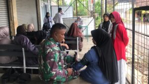 Antusias Warga Cek Kesehatan Gratis: Program TMMD Reguler Ke-127 Kodim 0624/Kab Bandung