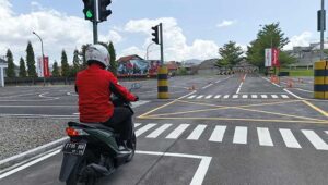 Satu Detik yang Bisa Menyelamatkan di Persimpangan