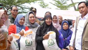 Bansos Tambahan Beras 20 Kg dan Minyak 4 Liter Mulai Disalurkan