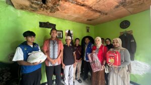 Peduli Warga Terdampak, Dinsos Sukabumi Salurkan Bantuan