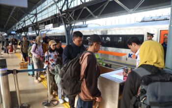 Memasuki H-8 Lebaran 2026, KAI Daop 1 Jakarta resmi membuka Posko Angkutan Lebaran. Lebih dari 45 ribu penumpang dilayani pada hari pertama, dengan 721 personel pengamanan disiagakan.