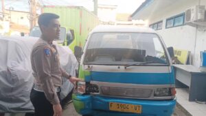 Gagal Jaga Jarak, Mitsubishi Colt Seruduk Yamaha Lexi, Dua Korban Luka-Luka