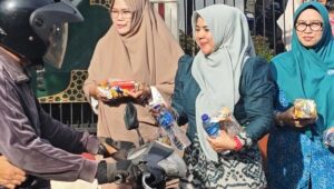 Ramadan Berkah, Kecamatan Warudoyong Tebar 150 Takjil