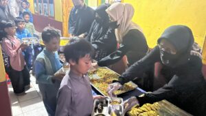 Ramadan, 156 Siswa MI Raudlatul Walid Nikmati Nasi Biryani