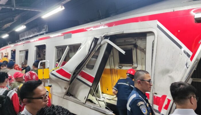 Pasca Tabrakan Kereta Api di Stasiun Bekasi Timur, KAI Sampaikan Permohonan Maaf