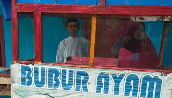 Tukang Bubur Naik Haji, Kisah Karim dan Edoh ke Tanah Suci