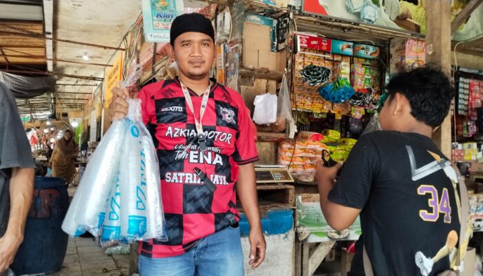 Harga Plastik Melonjak Drastis, Pedagang Palabuhanratu Kelimpungan