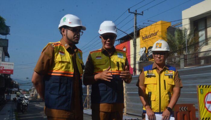 Penampakan Wali Kota Sukabumi Tinjau Perbaikan Jalan Gudang