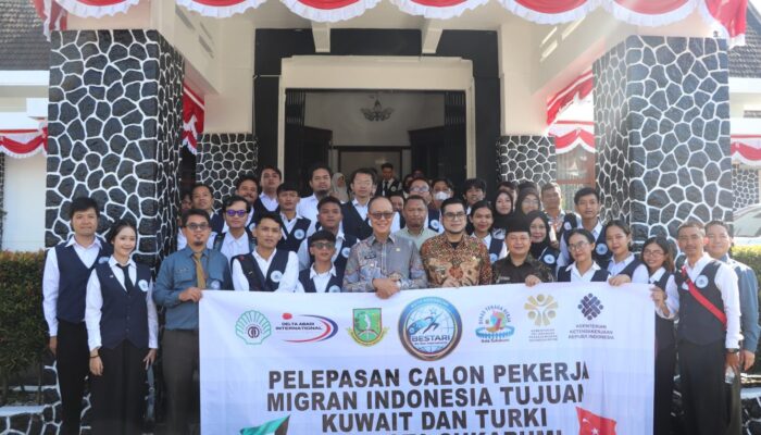 Wali Kota Sukabumi Lepas 50 Pekerja Migran ke Luar Negeri