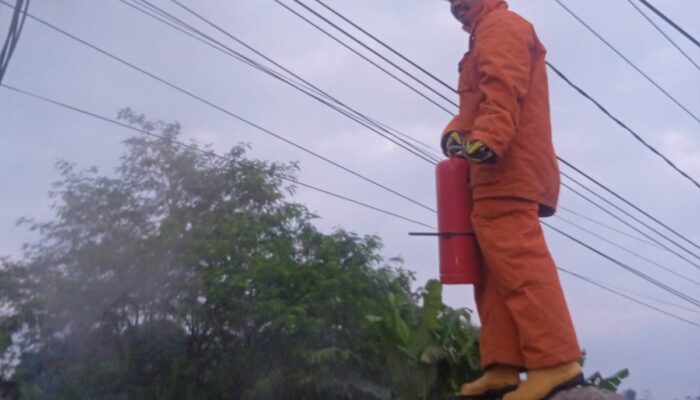 Warga Cikembar Dikejutkan Kebakaran Gardu Listrik