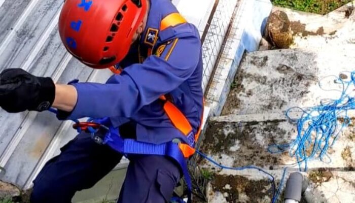 Evakuasi Curam, Damkar Sukaraja Sukabumi Gelar Pelatihan Mandiri