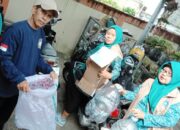 Sampah Bernilai, Warga Cipanengah Bayar Pajak Tanpa Uang Tunai