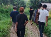 Ironi Infrastruktur Kabupaten Sukabumi: Warga Tanjungsari Menandu Pasien Sejauh 1 Km