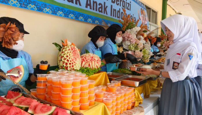 Sensasi Baru, Siswa SMKN Pertanian 1 Sukaraja Nikmati MBG Prasmanan