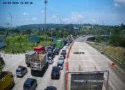 Libur, Volume Kendaraan Exit Tol Bocimi Parungkuda Meledak, Macet Panjang!