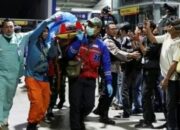 Update Tabrakan KA di Bekasi Timur, 4 Korban Meninggal, Puluhan Korban Masih Dievakuasi