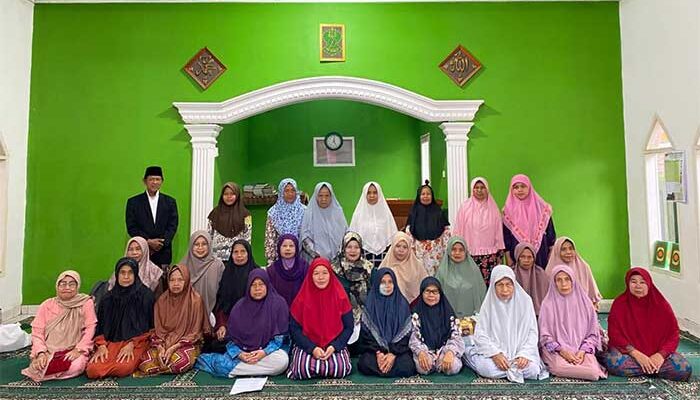 Dosen UMMI Dorong Kemandirian Kesehatan Warga Gegerbitung Lewat Tanaman Obat dan Irigasi Tetes