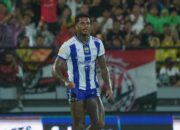 Ramon Tanque Cetak Dua Gol di Semen Padang, Persib Kokoh di Puncak