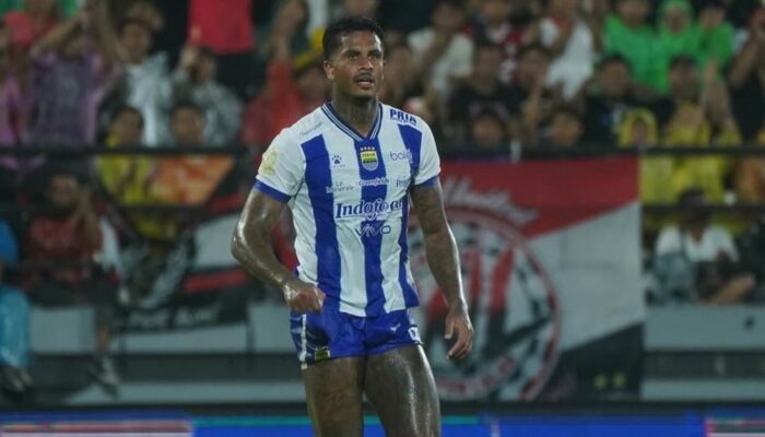 Ramon Tanque Cetak Dua Gol di Semen Padang, Persib Kokoh di Puncak