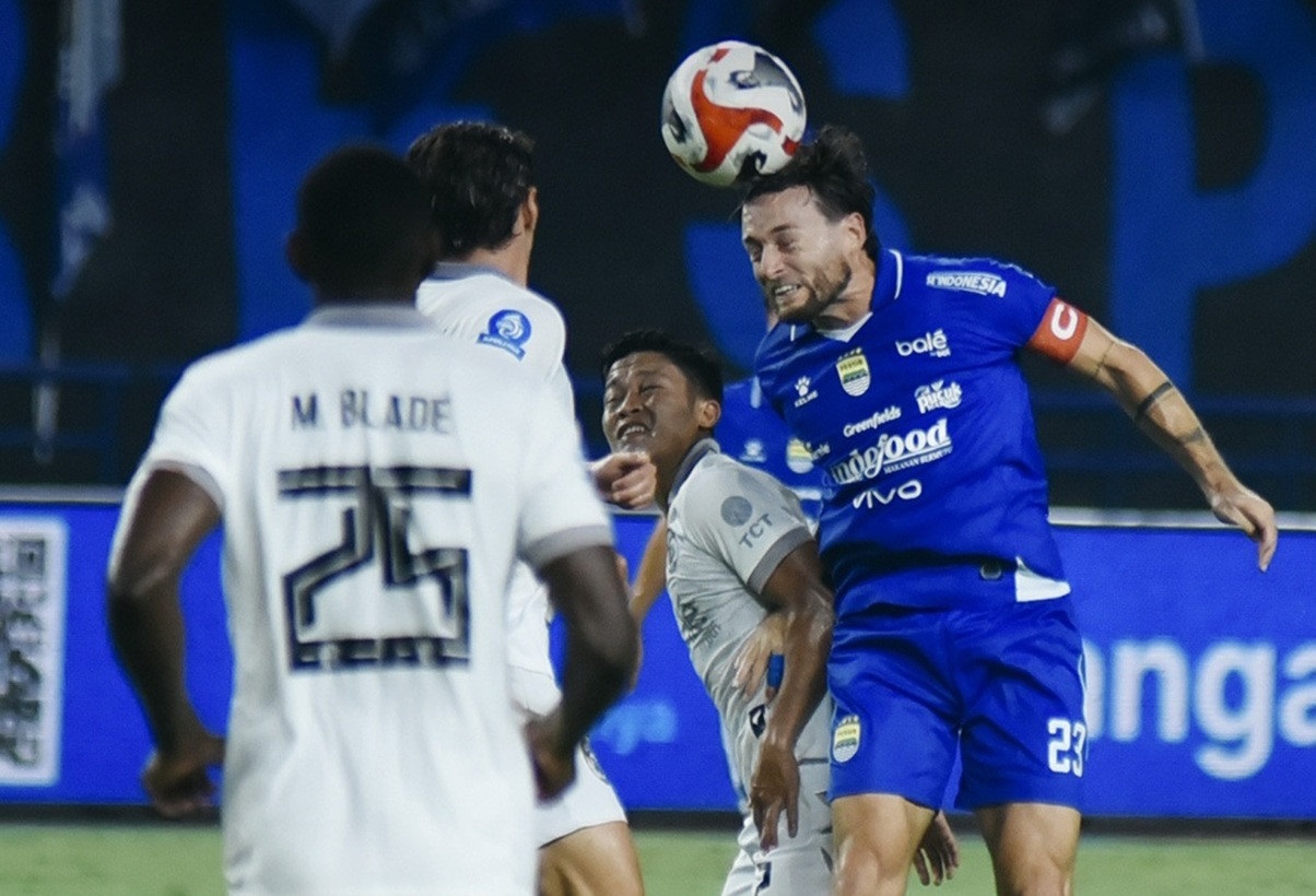Persib Bandung ditahan imbang Arema FC 0-0 di Stadion Gelora Bandung Lautan Api (GBLA), sementara Persijap Jepara menang 2-0 atas PSBS Biak di Stadion Gelora Bumi Kartini.