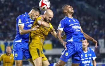 Sempat tertinggal dua gol, Persib bangkit lewat Barba, Berguinho, Beckham, dan Adam Alis