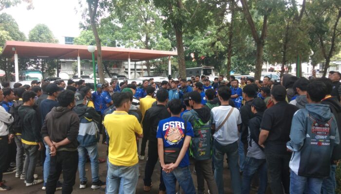 PHK Lewat WhatsApp, Buruh PT Star Comgistic Geruduk Pendopo Sukabumi