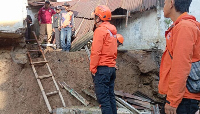 BPBD Kota Sukabumi Tangani Dampak Ambruknya TPT di Baros