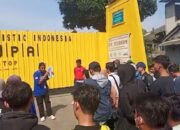 Gelombang PHK Ketiga, Buruh PT SCI Protes di Gerbang Pabrik