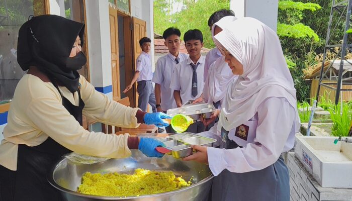 Selebrasi Prestasi, MBG Smanda Hadirkan Konsep Prasmanan