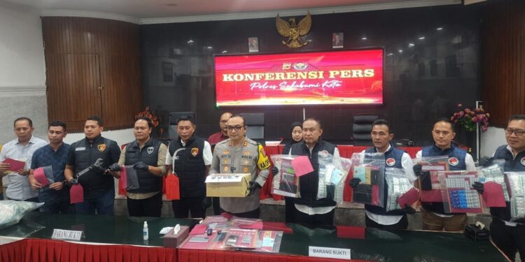 HUKUM: Polres Sukabumi Kota saat merilis sejumlah kasus kejahatan yang berhasil diungkap belum lama ini. (Dok: Polres Sukabumi Kota).