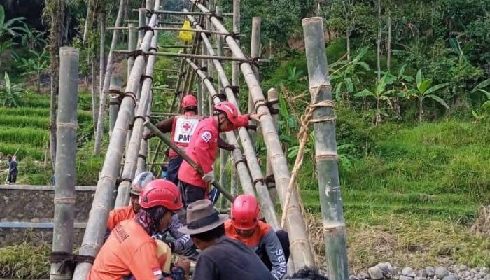 Baru Tiga Bulan, Jembatan Darurat di Nyalindung Hanyut Diterjang Banjir