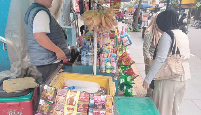 Melihat Pedagang Sederhana di Kota Sukabumi, Simbol Keteguhan Hidup