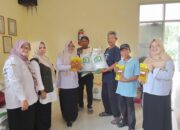 6.829 Warga Warudoyong Terima Bantuan Beras dan Minyak