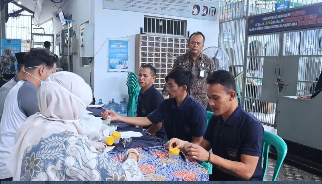 Kegiatan ini digelar bersama Puskesmas Karangtengah untuk memperkuat deteksi dini penyakit menular