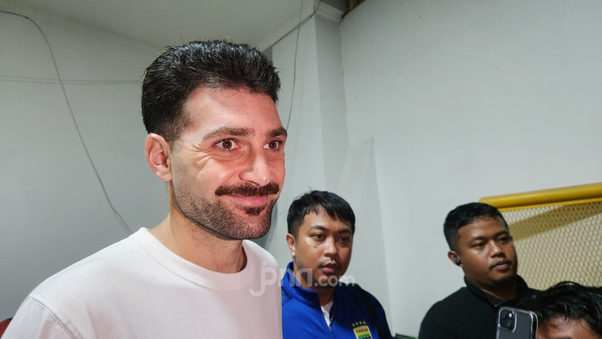 Bek Persib Bandung, Frans Putros, ikut mengantarkan Timnas Irak lolos ke Piala Dunia 2026. Keberhasilan ini disambut bangga oleh Persib dan masyarakat Jawa Barat