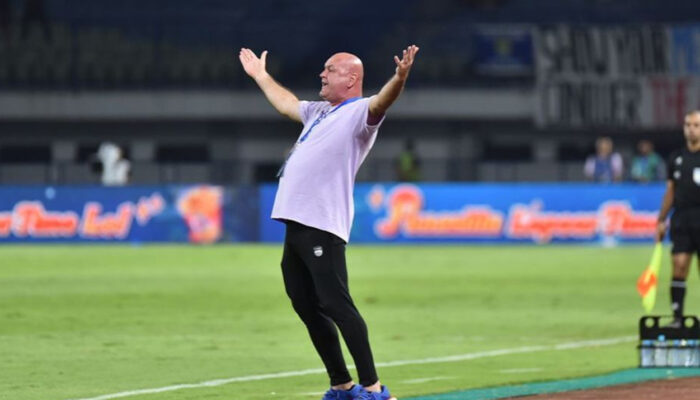 Persib Bandung Kokoh di Padang, Hodak Beri Catatan