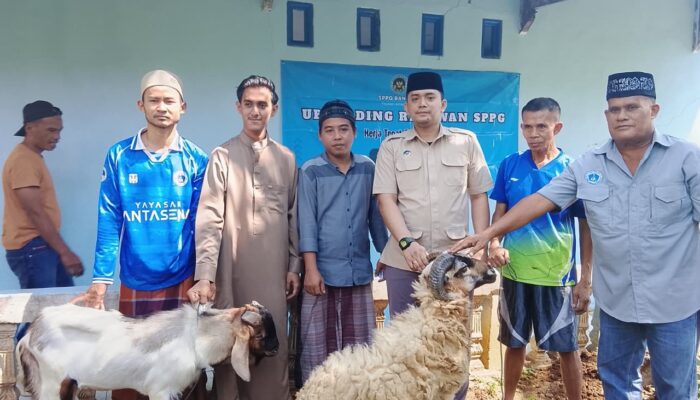 Tebar Kebaikan, SPPG Bantargadung Bojonggaling 2  Gelar Jumat Berkah dan Potong Hewan Kurban