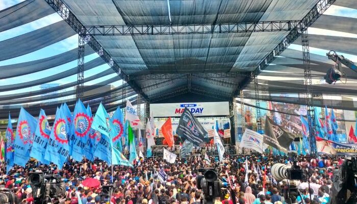 Penampakan Ribuan Buruh Padati Monas, May Day 2026 Meriah