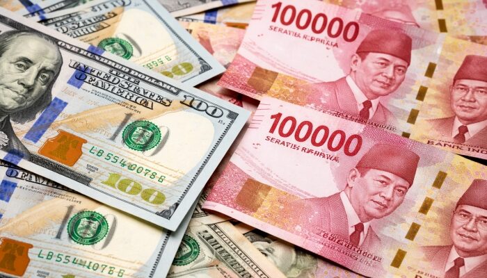 Rupiah Terancam Tembus Rp18.000 per Dolar AS