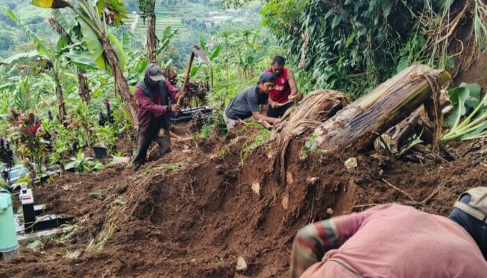 Hujan Deras Picu Longsor dan Banjir di 16 Lokasi Sukabumi