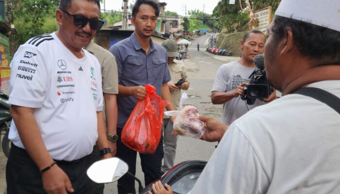 Blusukan, Bupati Tebar Ribuan Hewan Kurban dan Dengarkan Curhat Warga